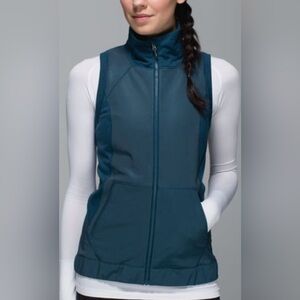 Lululemon Let's Get Visible Vest in Alberta Lake Green Size
6